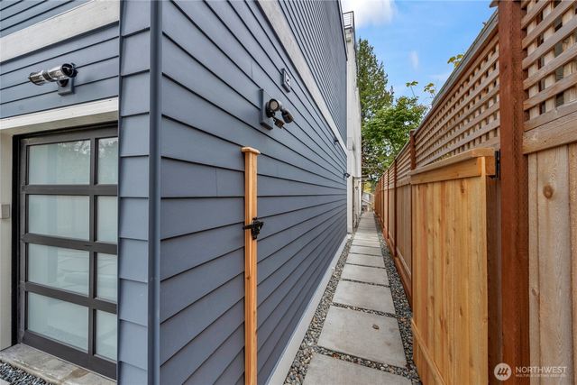 4050 32nd Avenue W, Seattle, WA 98199