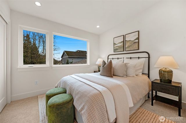 4050 32nd Avenue W, Seattle, WA 98199