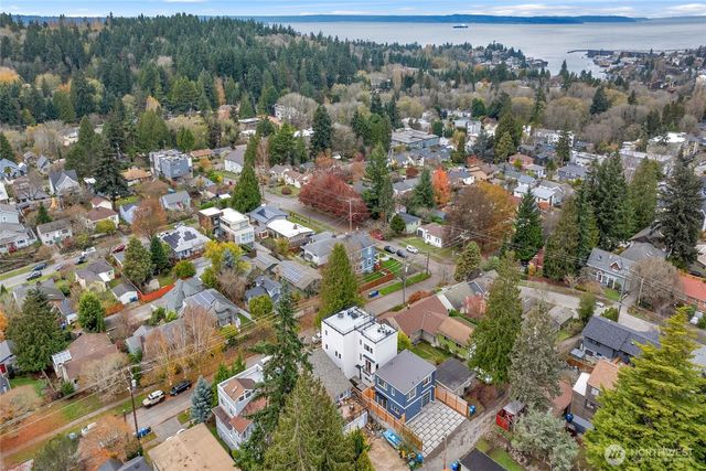 4050 32nd Avenue W, Seattle, WA 98199