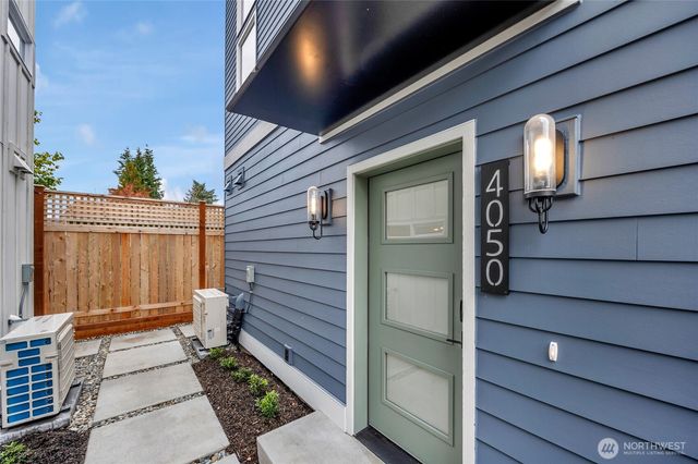 4050 32nd Avenue W, Seattle, WA 98199
