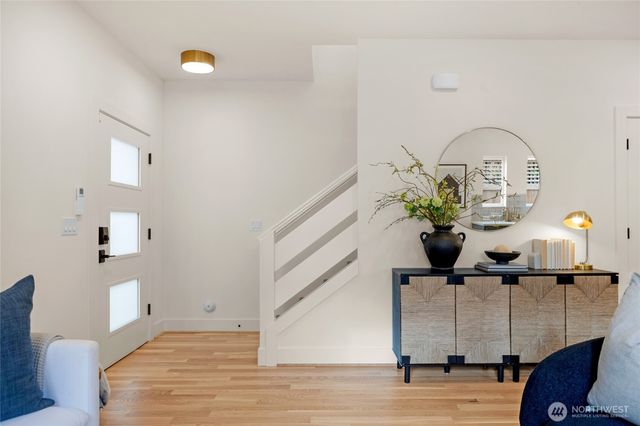 4050 32nd Avenue W, Seattle, WA 98199