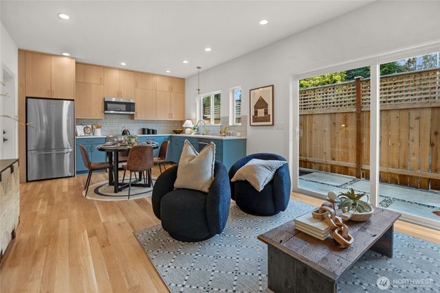 4050 32nd Avenue W, Seattle, WA 98199