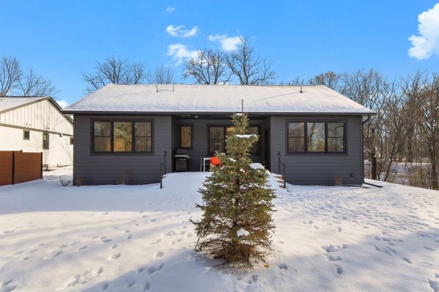 1401 Harmony Drive, Mahtomedi, MN 55115