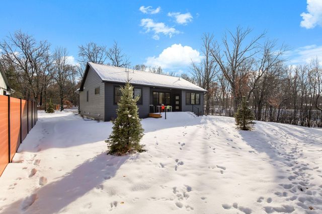 1401 Harmony Drive, Mahtomedi, MN 55115