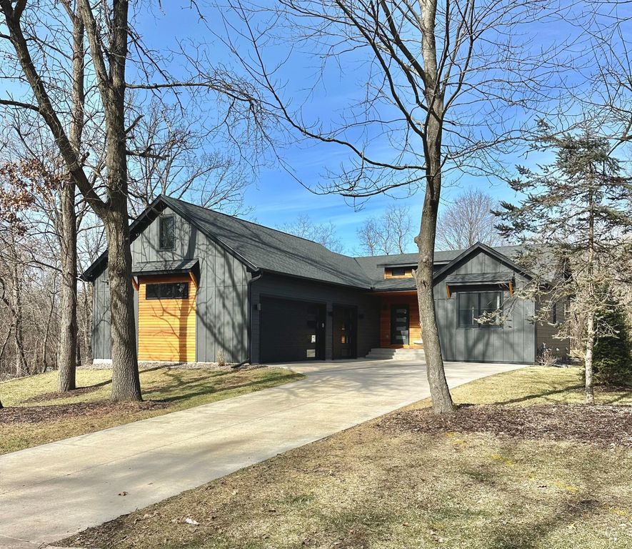 1401 Harmony Drive, Mahtomedi, MN 55115