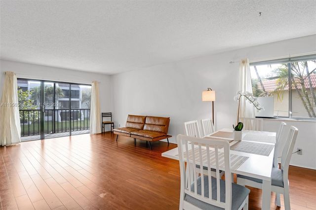 182 Lakeview Dr 204, Weston, FL 33326