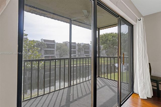 182 Lakeview Dr 204, Weston, FL 33326