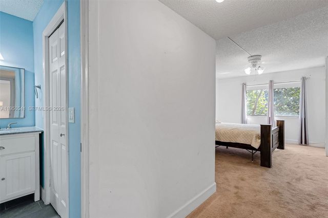 182 Lakeview Dr 204, Weston, FL 33326