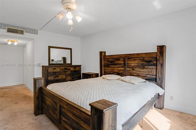 182 Lakeview Dr 204, Weston, FL 33326