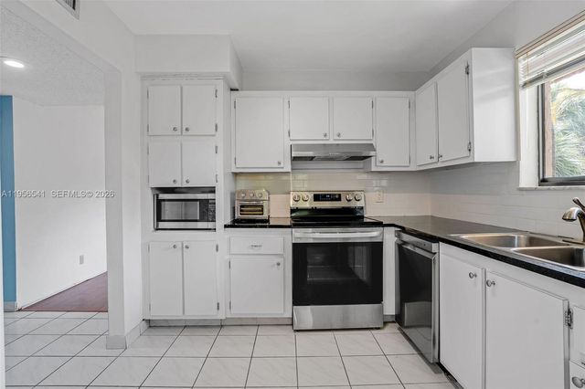 182 Lakeview Dr 204, Weston, FL 33326