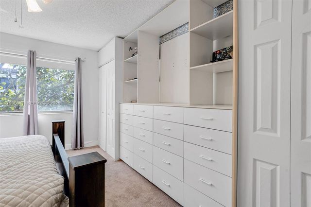 182 Lakeview Dr 204, Weston, FL 33326