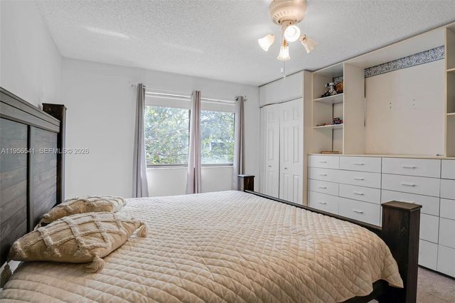 182 Lakeview Dr 204, Weston, FL 33326