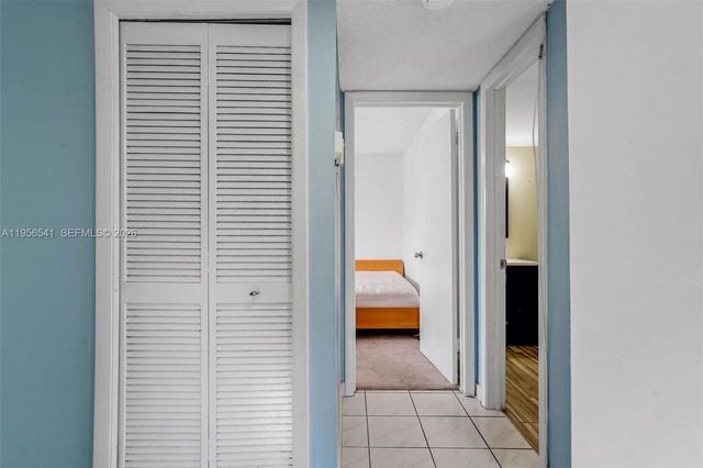 182 Lakeview Dr 204, Weston, FL 33326