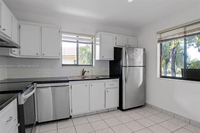 182 Lakeview Dr 204, Weston, FL 33326
