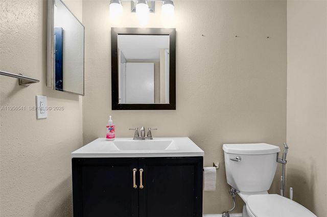 182 Lakeview Dr 204, Weston, FL 33326