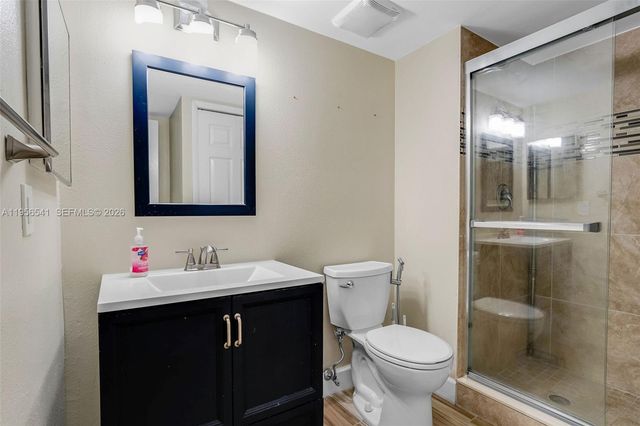 182 Lakeview Dr 204, Weston, FL 33326