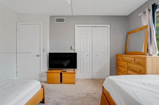 182 Lakeview Dr 204, Weston, FL 33326