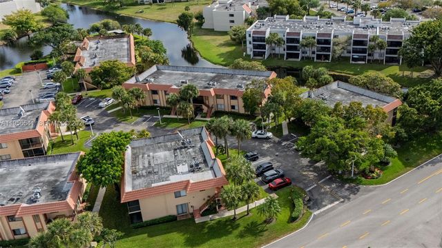 182 Lakeview Dr 204, Weston, FL 33326