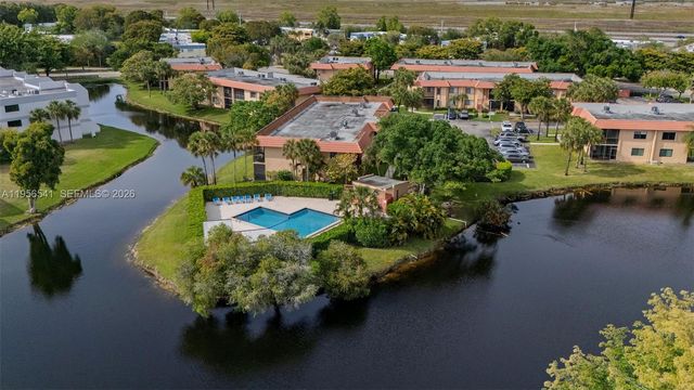 182 Lakeview Dr 204, Weston, FL 33326