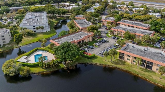 182 Lakeview Dr 204, Weston, FL 33326