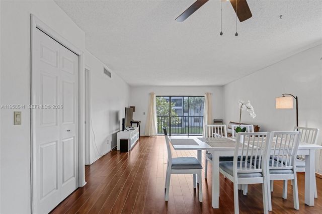 182 Lakeview Dr 204, Weston, FL 33326