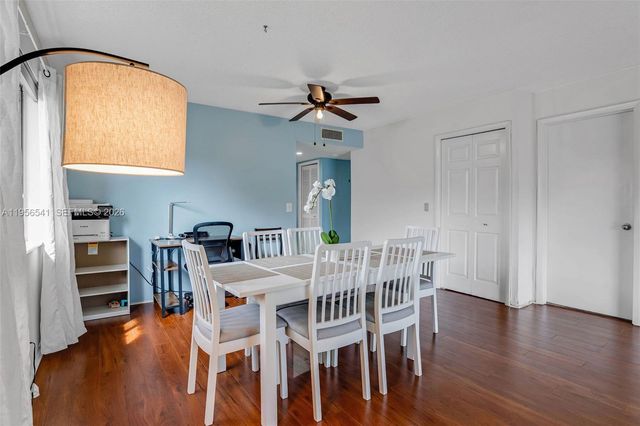 182 Lakeview Dr 204, Weston, FL 33326