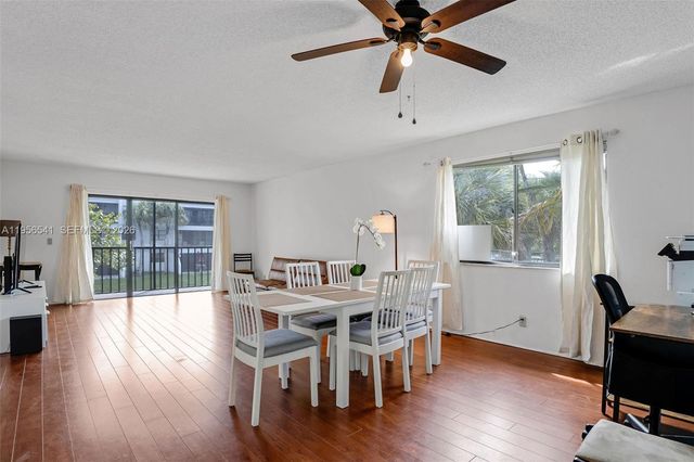 182 Lakeview Dr 204, Weston, FL 33326