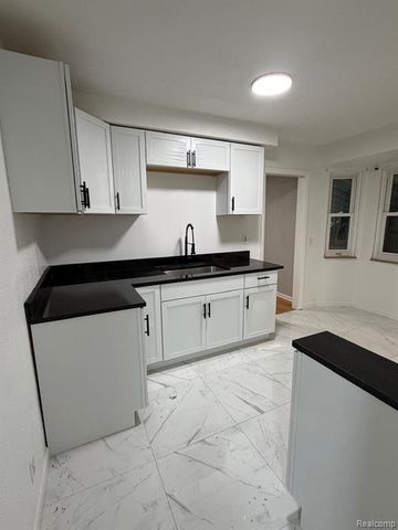10441 Roxbury Street, Detroit, MI 48224