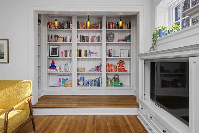 259 Woodlawn Avenue, Saint Paul, MN 55105