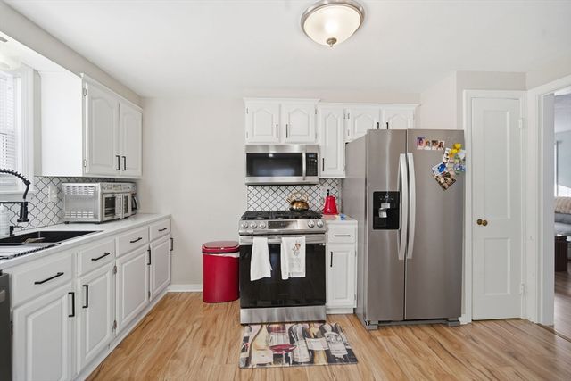 13 Bither St, Springfield, MA 01118