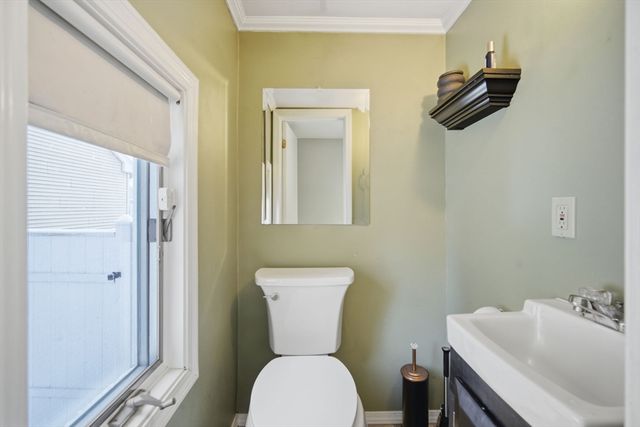 13 Bither St, Springfield, MA 01118