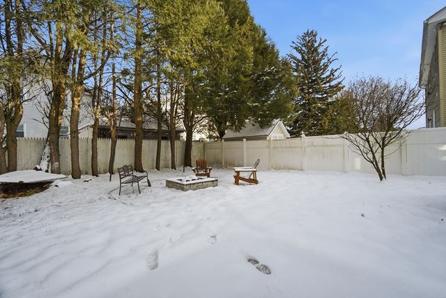 13 Bither St, Springfield, MA 01118