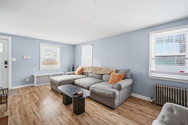 13 Bither St, Springfield, MA 01118