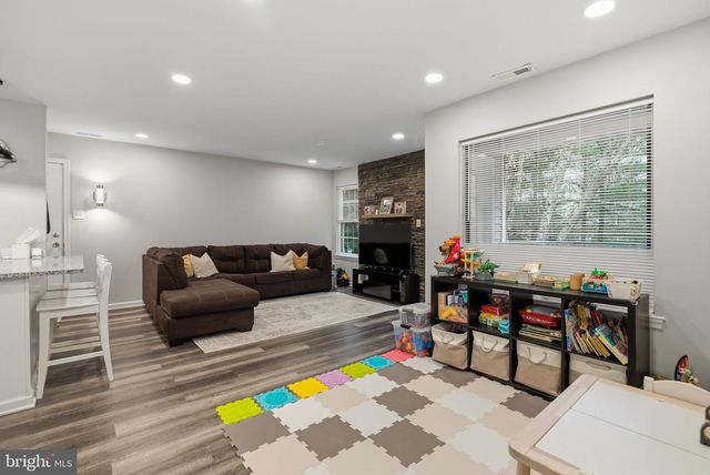 108 DIAMOND DR, Newtown, PA 18940