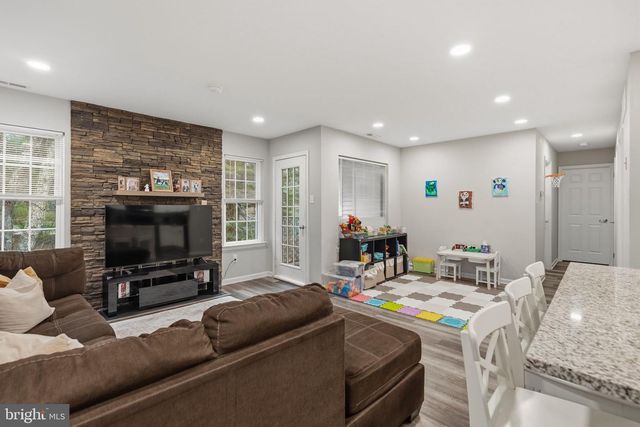 108 DIAMOND DR, Newtown, PA 18940