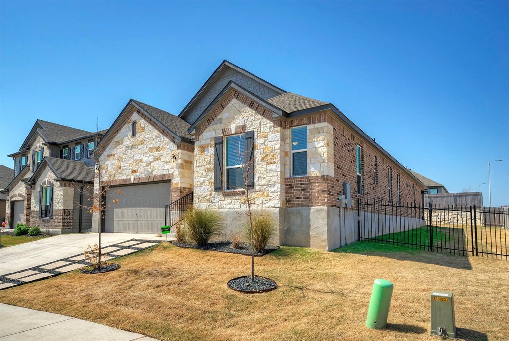 7706 DOUVAINE DR, Austin, TX 78744