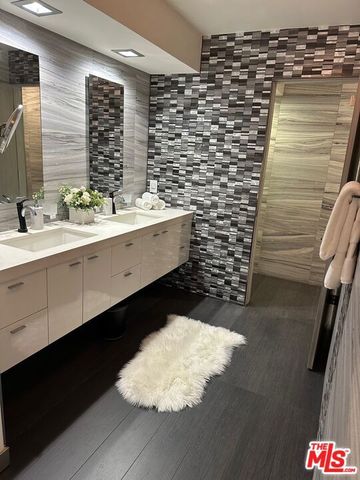 262 N Crescent Drive 2 E, Beverly Hills, CA 90210