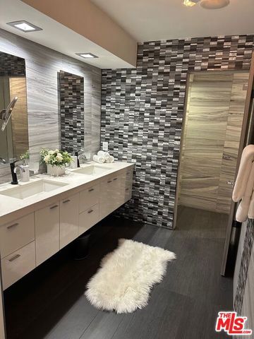 262 N Crescent Drive 2 E, Beverly Hills, CA 90210