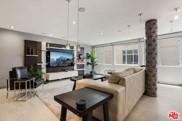 262 N Crescent Drive 2 E, Beverly Hills, CA 90210