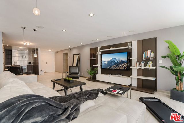 262 N Crescent Drive 2 E, Beverly Hills, CA 90210