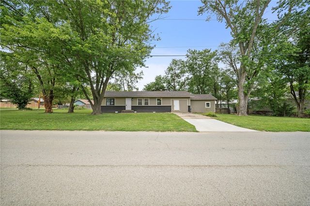900 N Davis Street, Pea Ridge, AR 72751