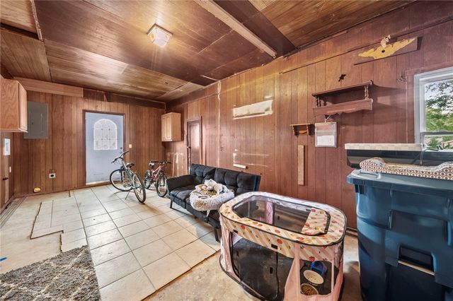900 N Davis Street, Pea Ridge, AR 72751