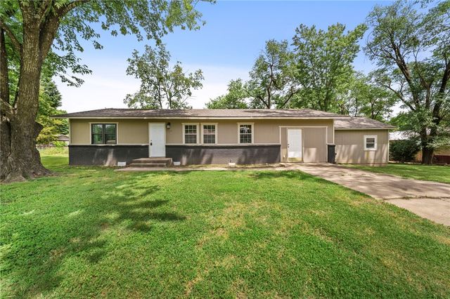 900 N Davis Street, Pea Ridge, AR 72751