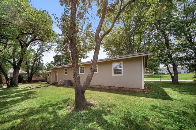900 N Davis Street, Pea Ridge, AR 72751