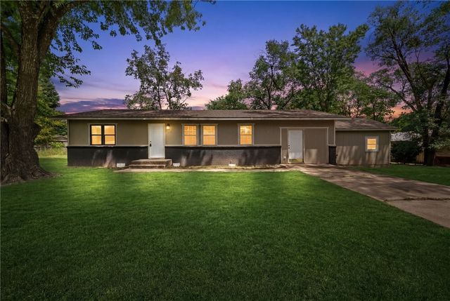 900 N Davis Street, Pea Ridge, AR 72751
