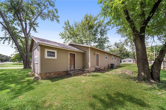 900 N Davis Street, Pea Ridge, AR 72751