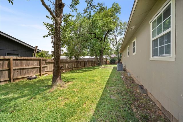 900 N Davis Street, Pea Ridge, AR 72751