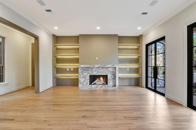 74 Briar Hollow Lane, Houston, TX 77027