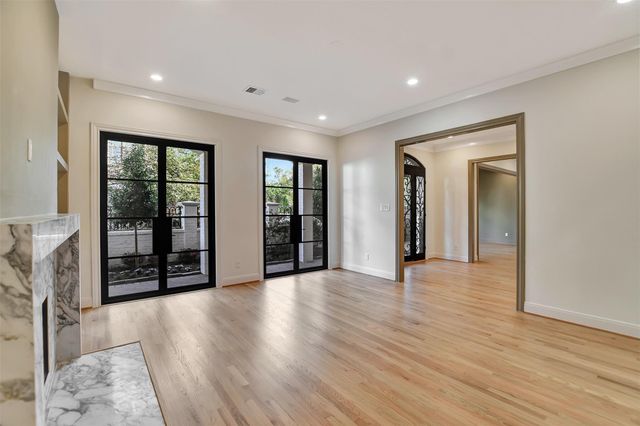 74 Briar Hollow Lane, Houston, TX 77027