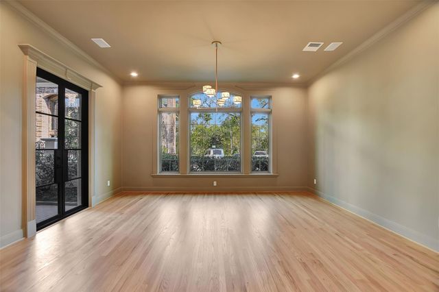 74 Briar Hollow Lane, Houston, TX 77027